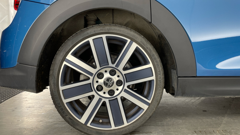 MINI Hatchback 1.5 Cooper Exclusive Premium 5dr Auto Petrol Hatchback